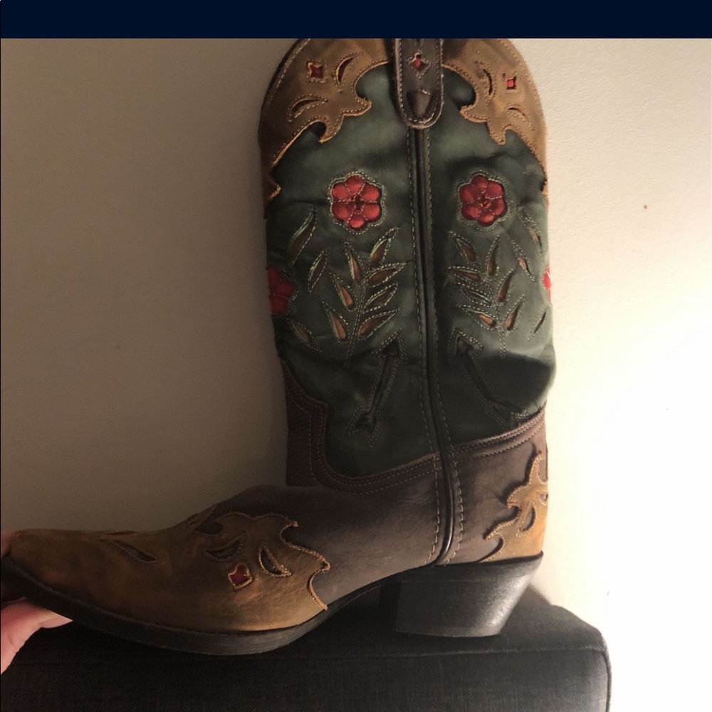 Laredo cowgirl boots